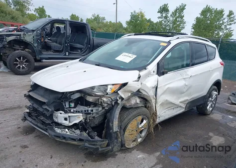 2015 Ford Escape Titanium z USA, uszkodzony, nr VIN 1FMCU9J92FUA50205